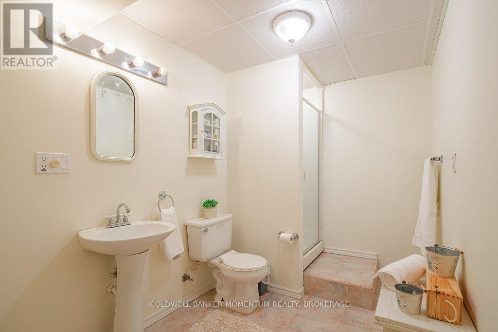 43 Silvercrest Court, Thorold (Confederation Heights), Ontario  L2V 5B4 - Photo 30 - X13589350