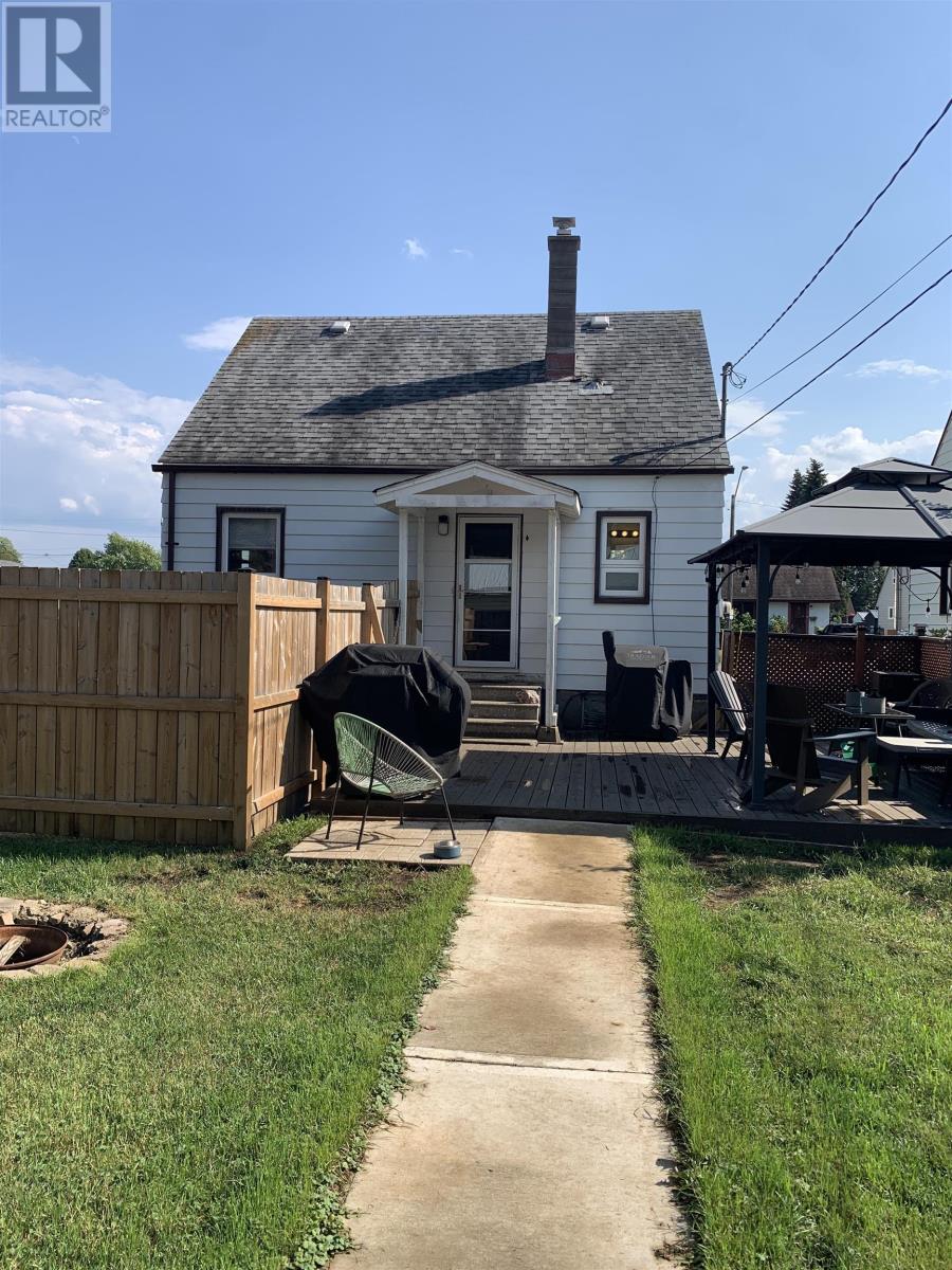 401 Christina Street W, Thunder Bay, Ontario  P7E 4P9 - Photo 2 - TB2602051