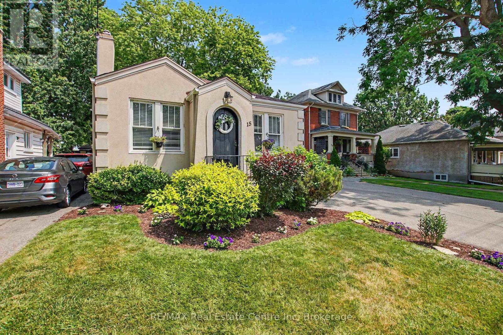 15 Elgin Street N, Cambridge, Ontario  N1R 5G8 - Photo 2 - X13589242