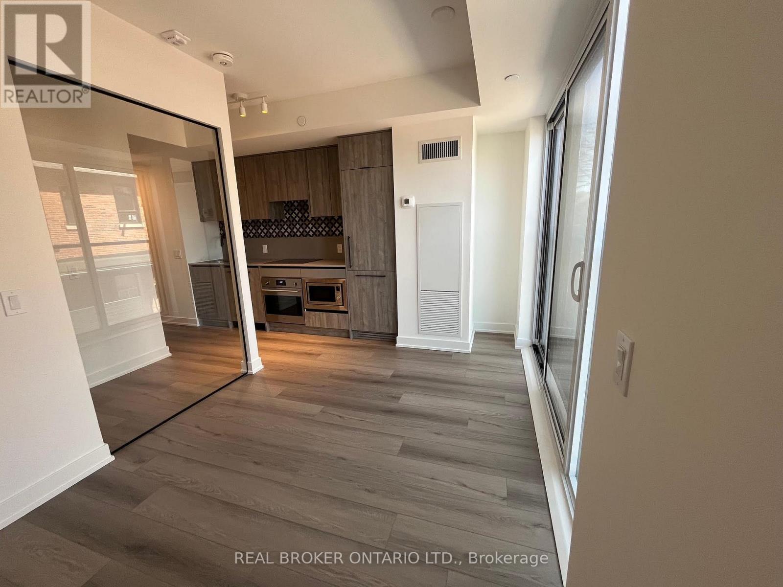 218 - 5 Lakeview Avenue, Toronto, Ontario  M6J 3B2 - Photo 2 - C13589304