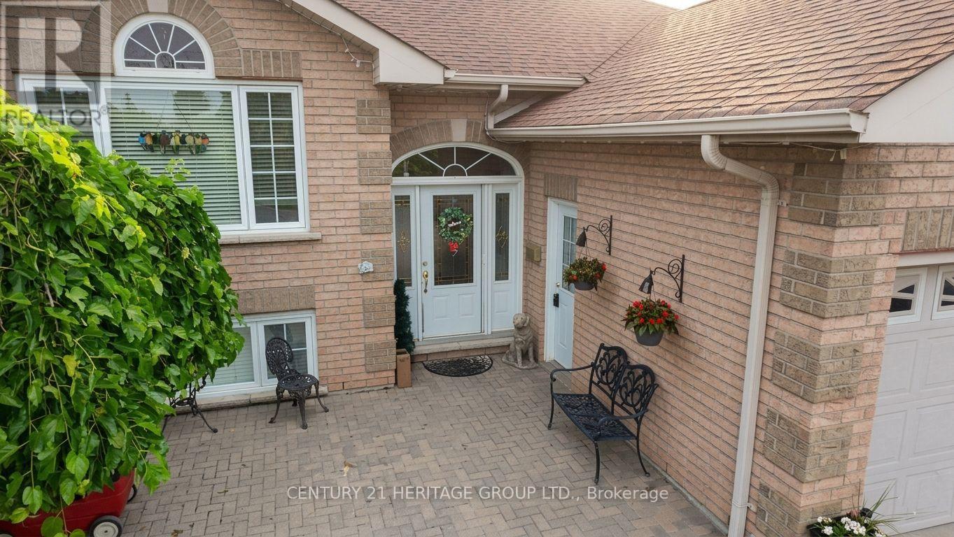 16 Eakins Crescent, Kawartha Lakes, Ontario  K9V 6H8 - Photo 4 - X13589348
