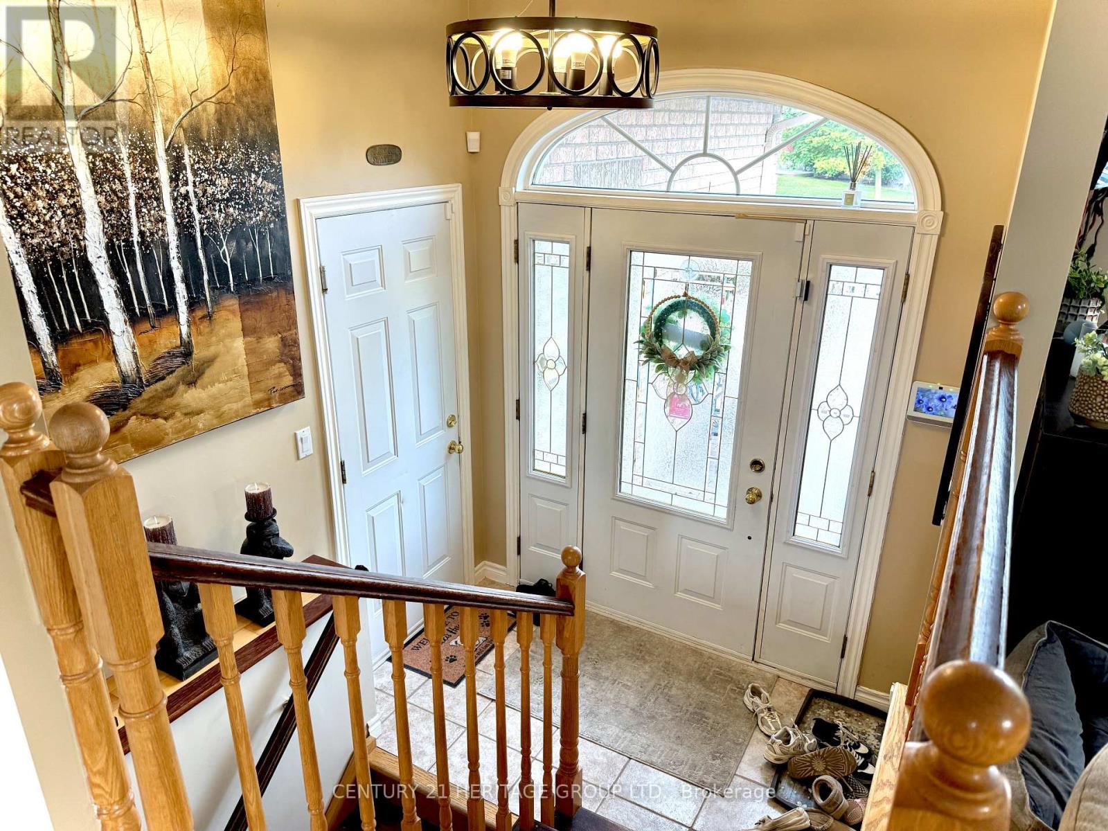 16 Eakins Crescent, Kawartha Lakes, Ontario  K9V 6H8 - Photo 5 - X13589348