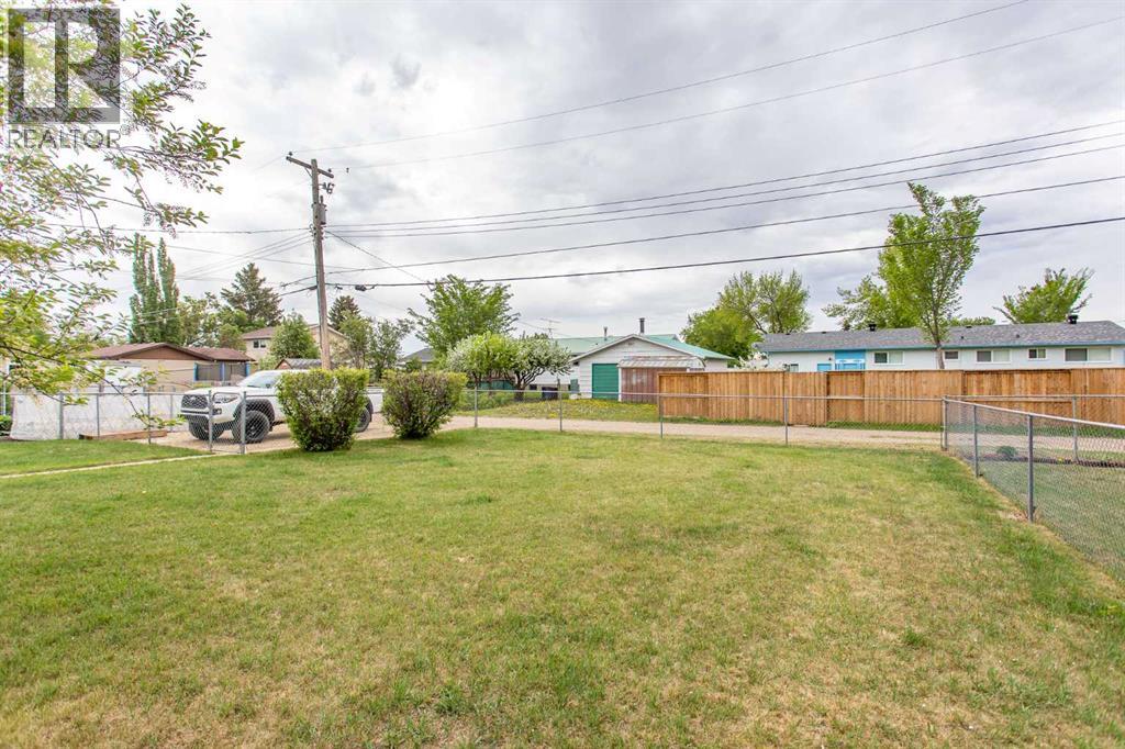 5709 49 Avenue, Lacombe, Alberta  T4L 1M4 - Photo 5 - A2316152