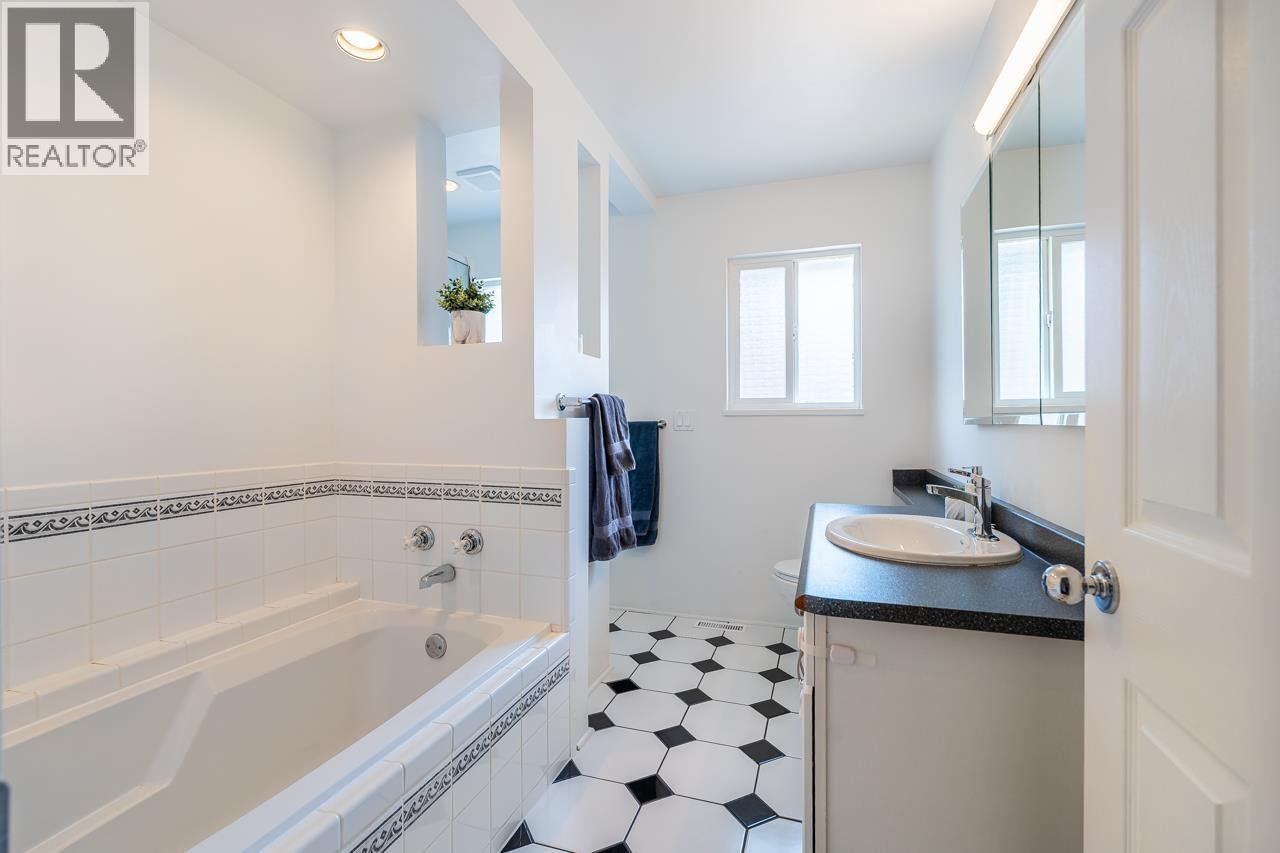 1566 Shaughnessy Street, Port Coquitlam, British Columbia V3C 6M4 - Photo 16 - R3148442