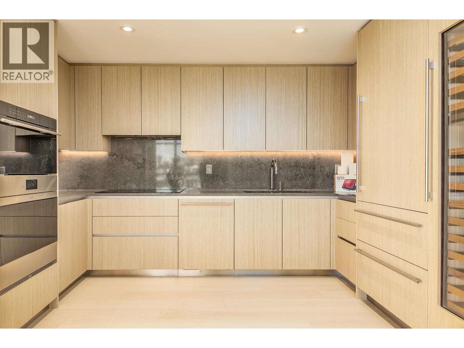 4** 785 HARBOUR WAY, North Vancouver