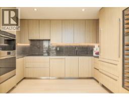 4** 785 HARBOUR WAY, North Vancouver, British Columbia