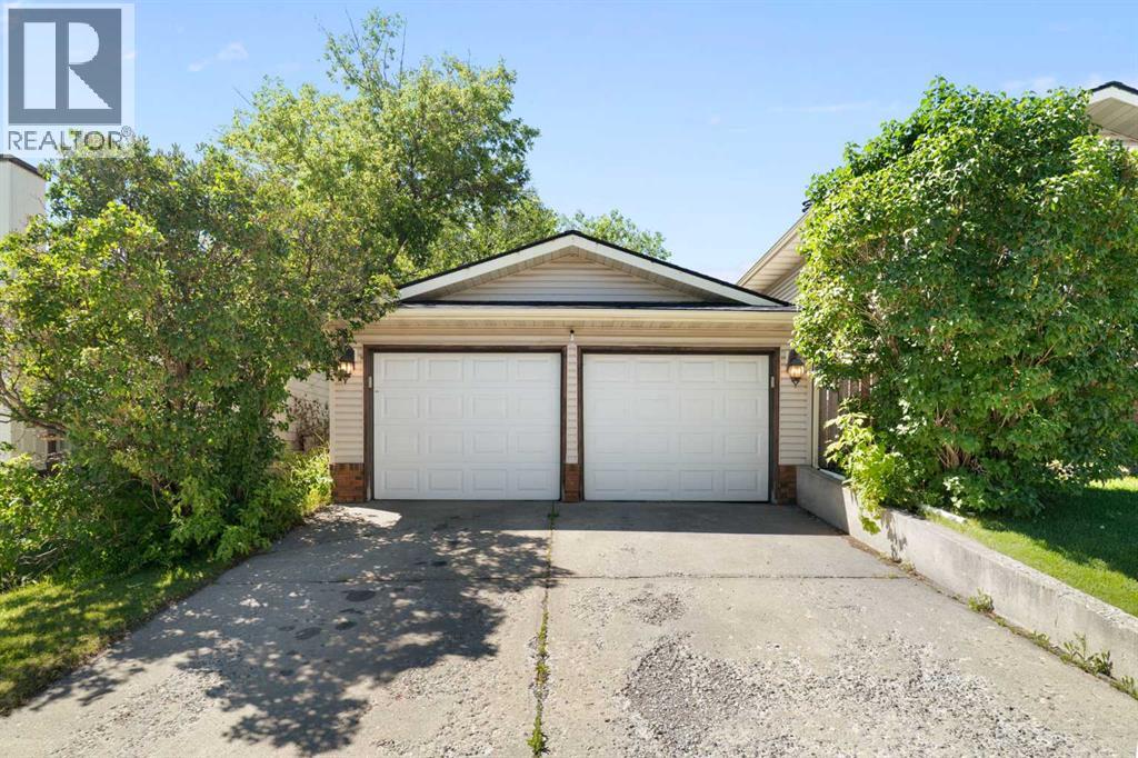 76 Pinebrook Close NE, Calgary, Alberta  T1Y 3X5 - Photo 38 - A2326850