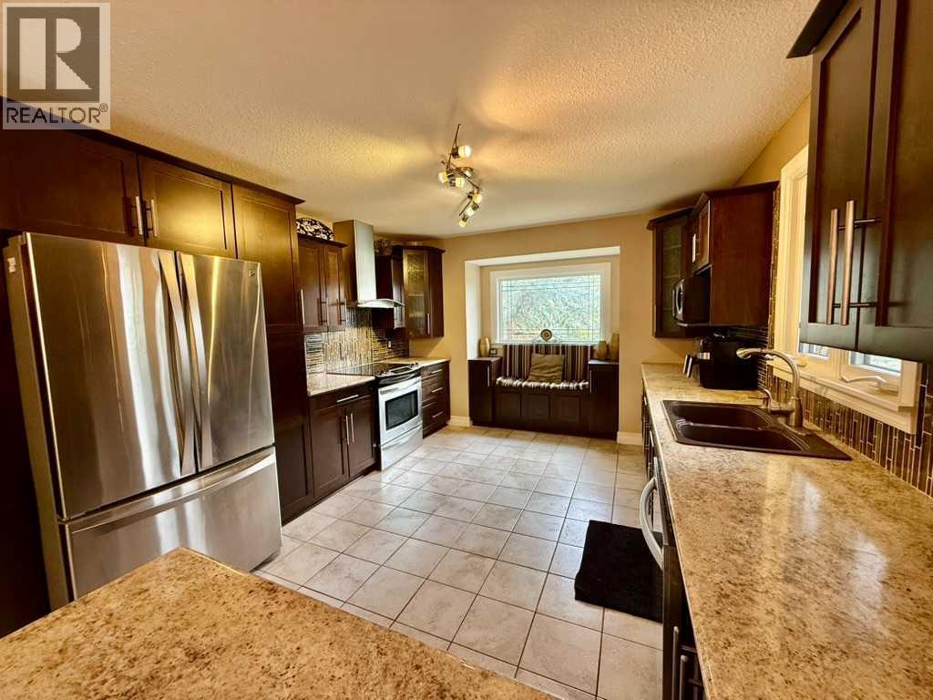 147 Seabolt Crescent, Hinton, Alberta  T7V 1K4 - Photo 7 - A2313417