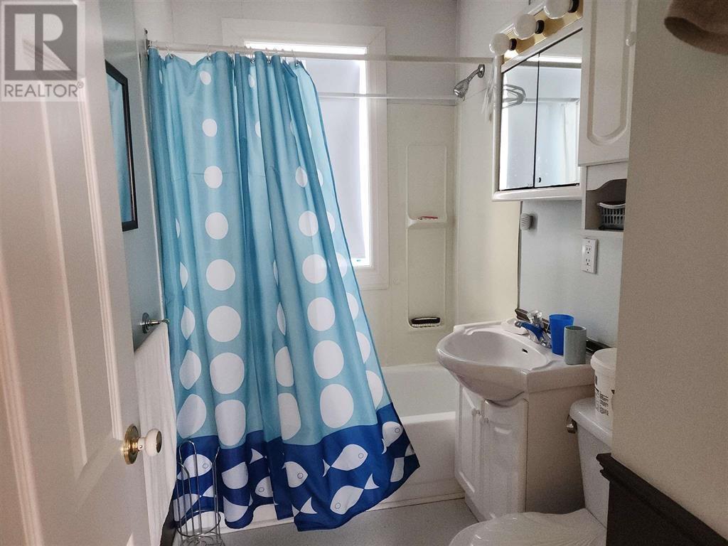 20 Neebig Ave, Manitouwadge, Ontario  P0T 2C0 - Photo 12 - TB2602045