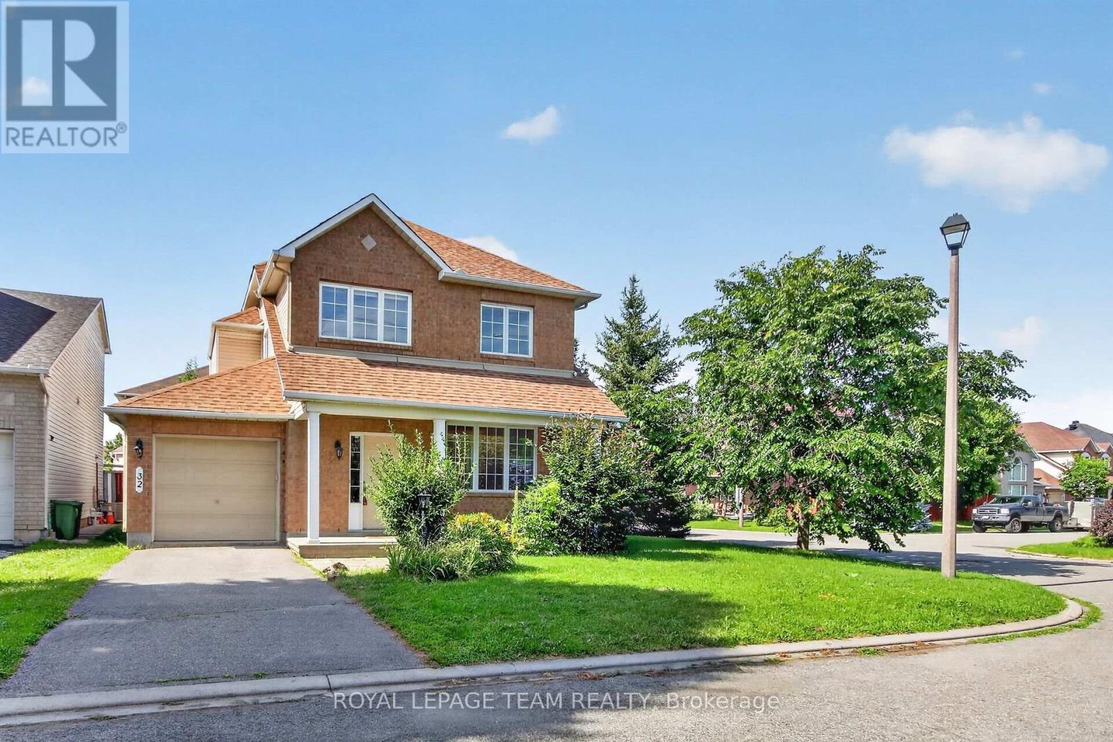 32 VISTAPOINTE DRIVE, Ottawa, Ontario