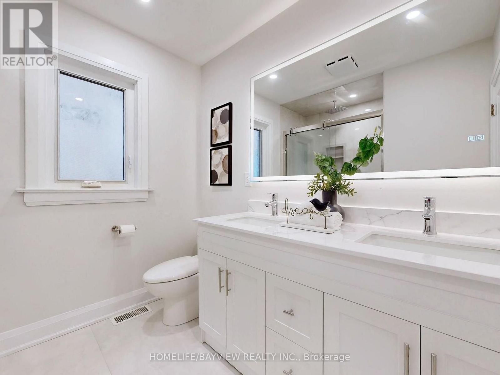 1607 Woodbine Heights Boulevard, Toronto, Ontario  M4B 3A3 - Photo 13 - E13584292