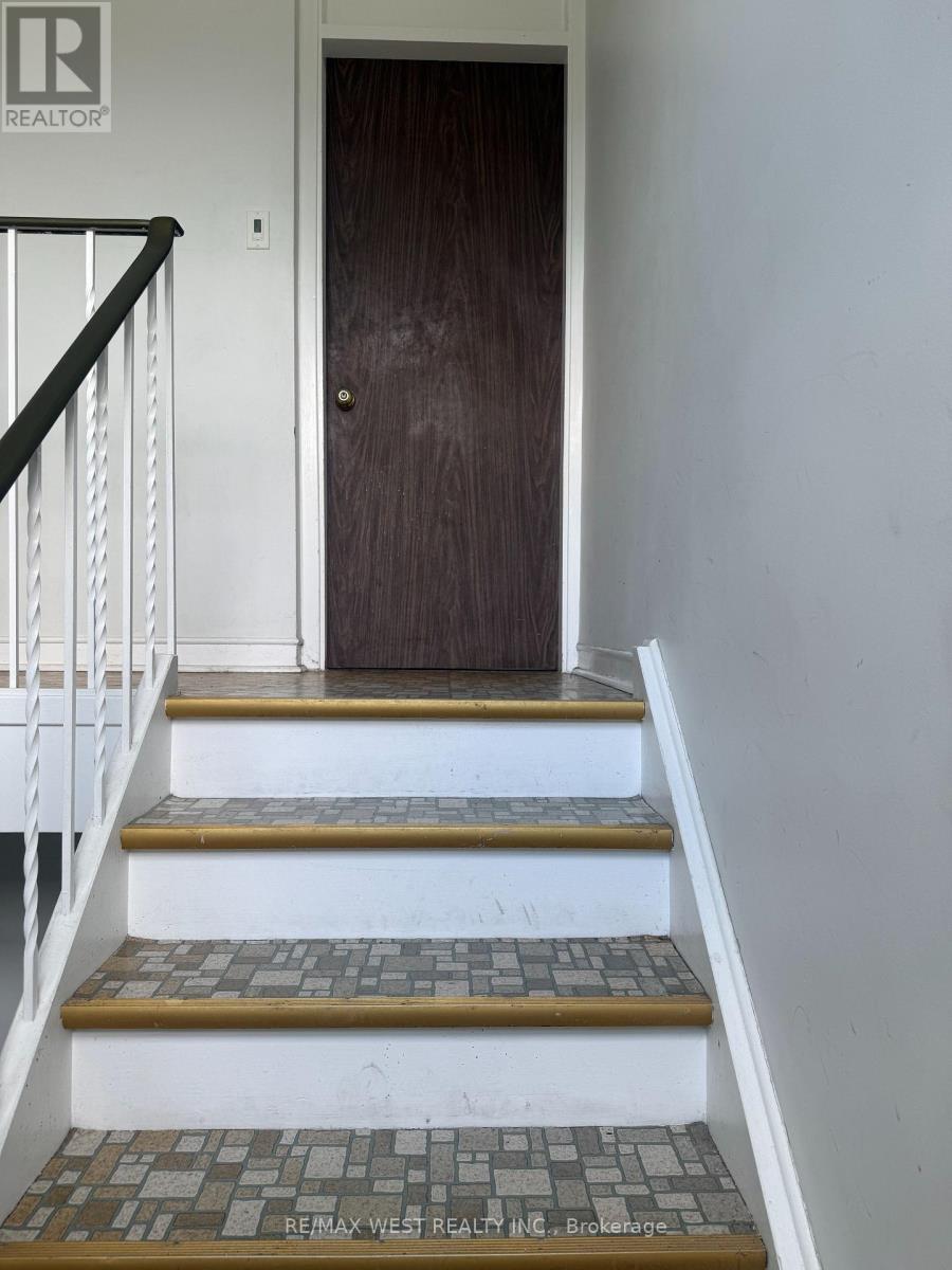 3 - 182 Ruggles Avenue, Richmond Hill, Ontario L4C 1Y4 - Photo 2 - N13535134