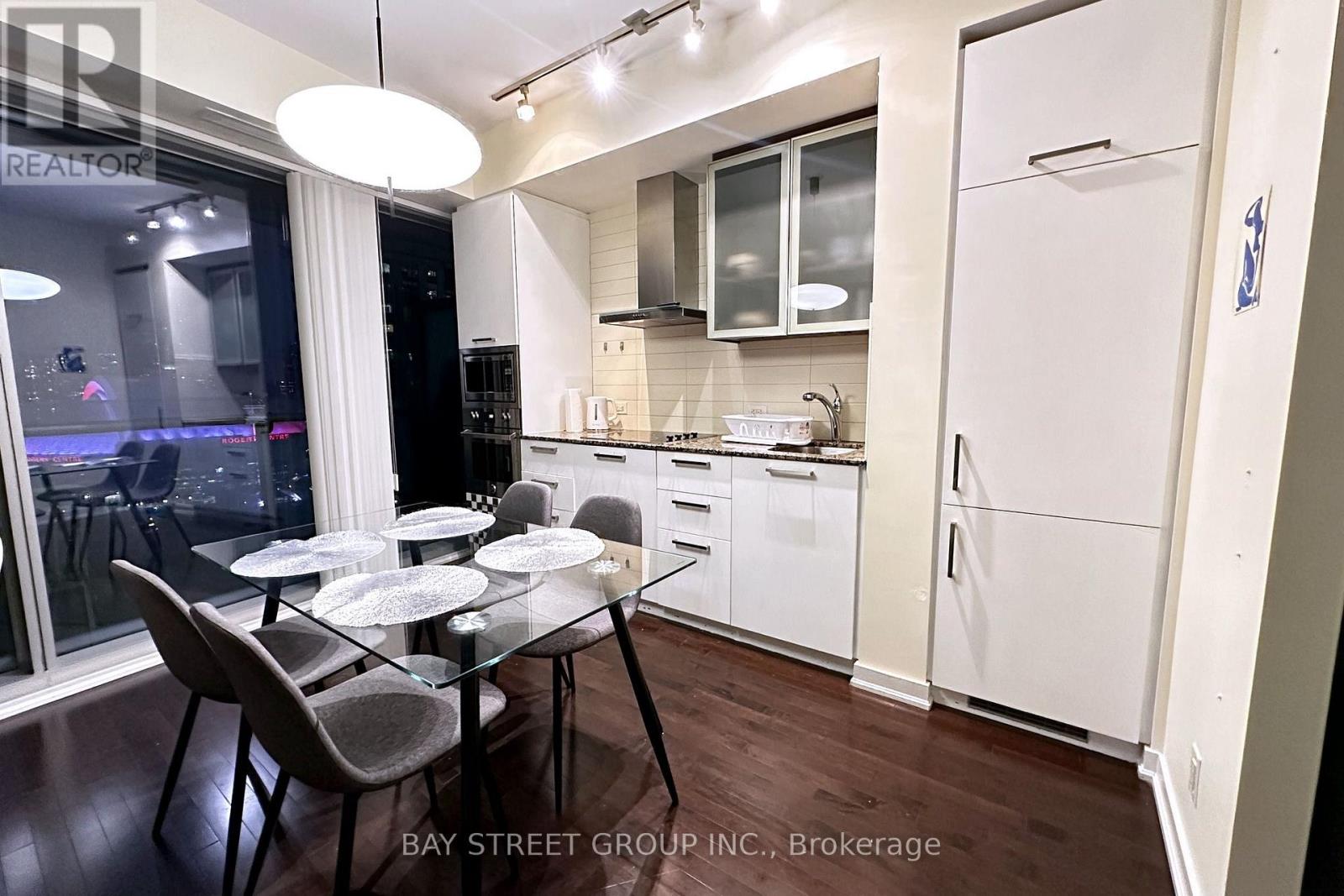 2406 - 14 York Street, Toronto, Ontario  M5J 0B1 - Photo 3 - C13589666
