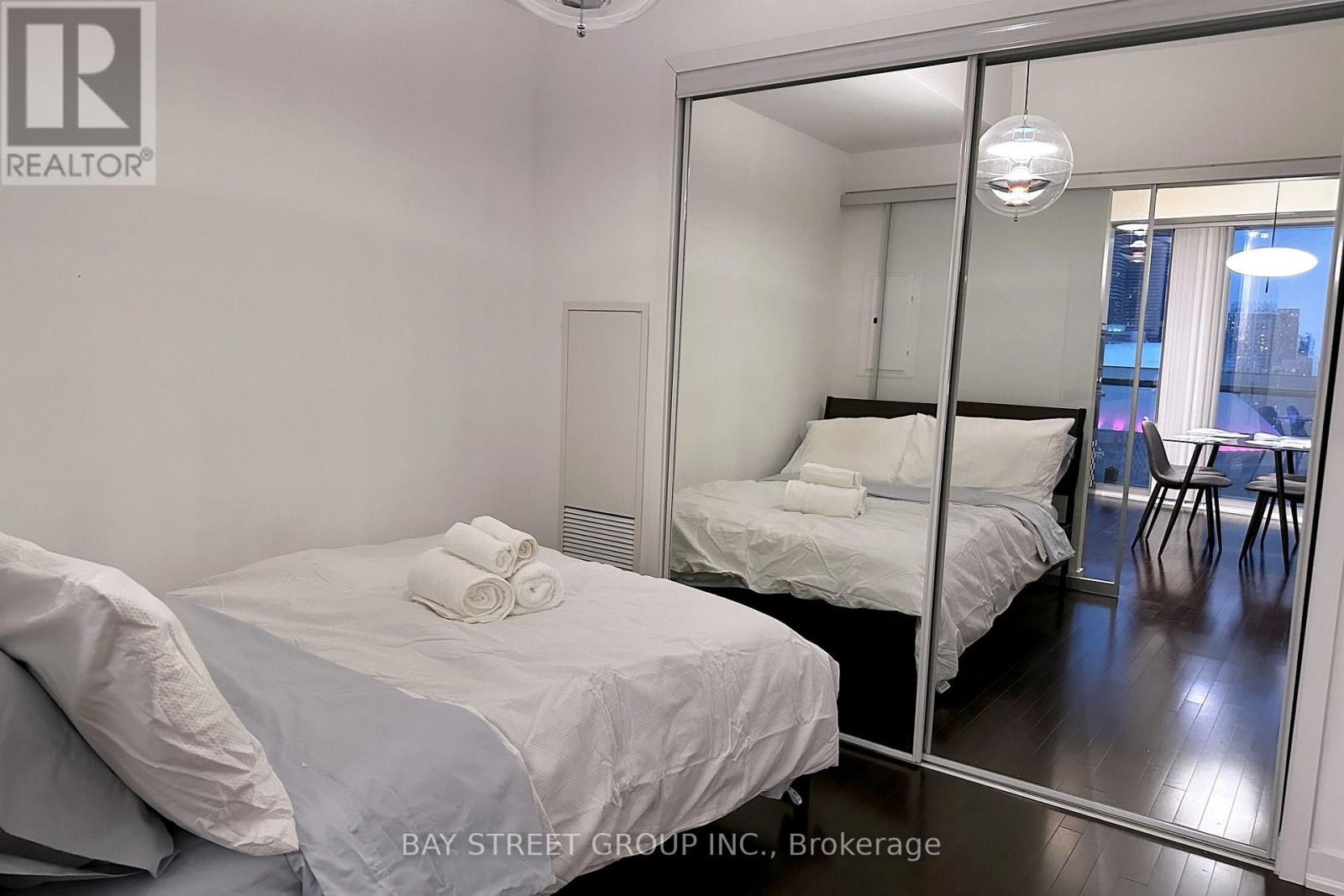 2406 - 14 York Street, Toronto, Ontario  M5J 0B1 - Photo 4 - C13589666