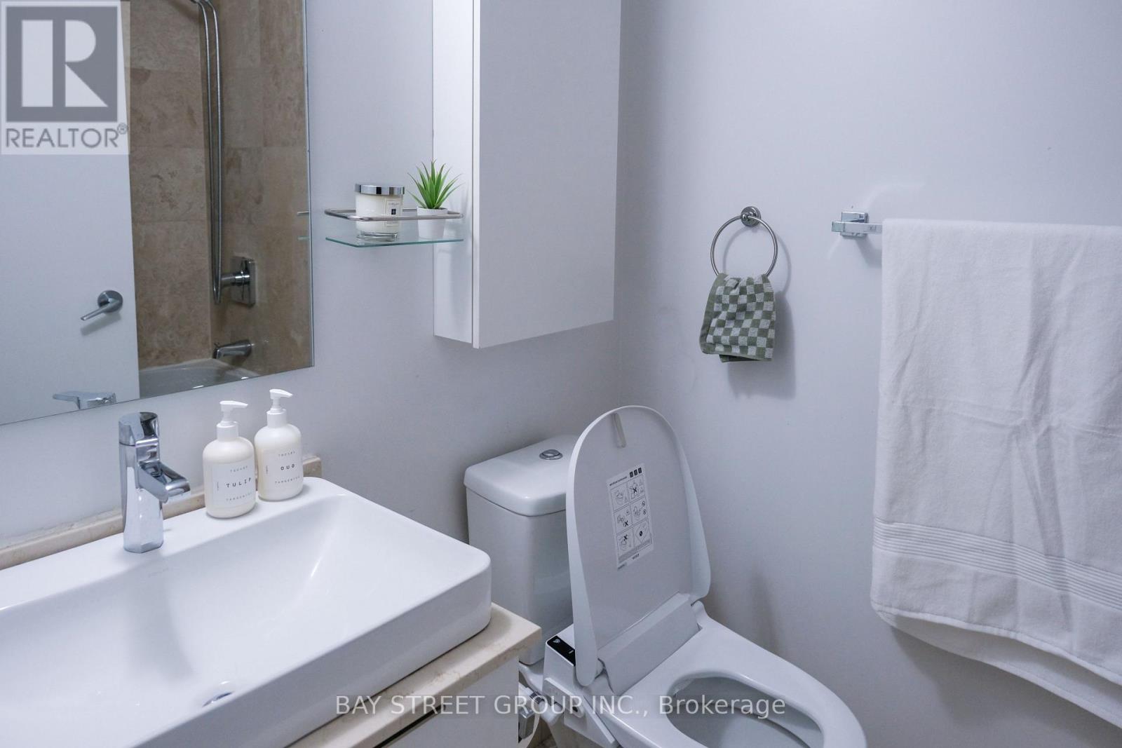 2406 - 14 York Street, Toronto, Ontario  M5J 0B1 - Photo 6 - C13589666