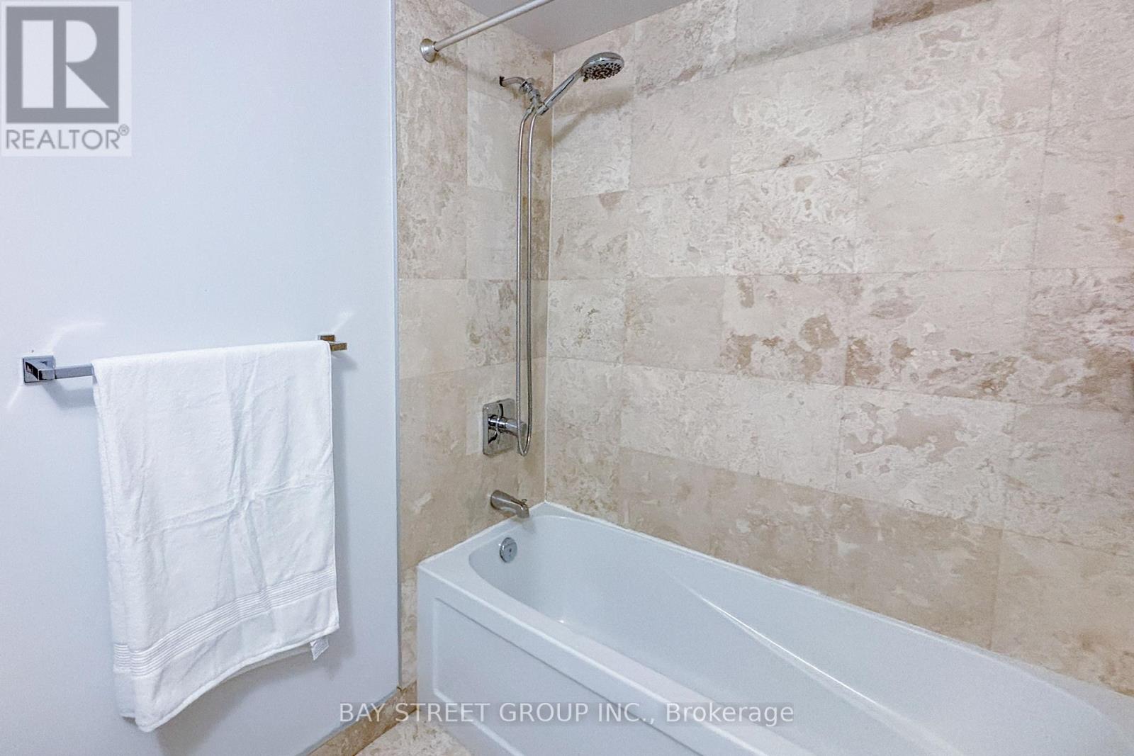 2406 - 14 York Street, Toronto, Ontario  M5J 0B1 - Photo 7 - C13589666