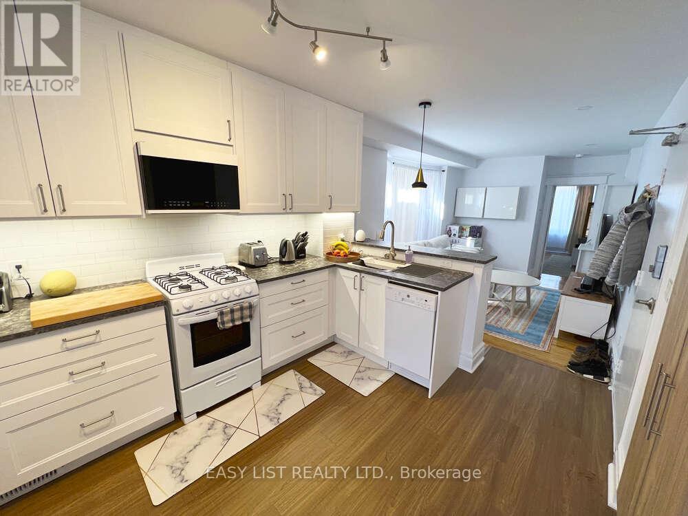 2 - 5 GARNOCK AVENUE, Toronto, Ontario