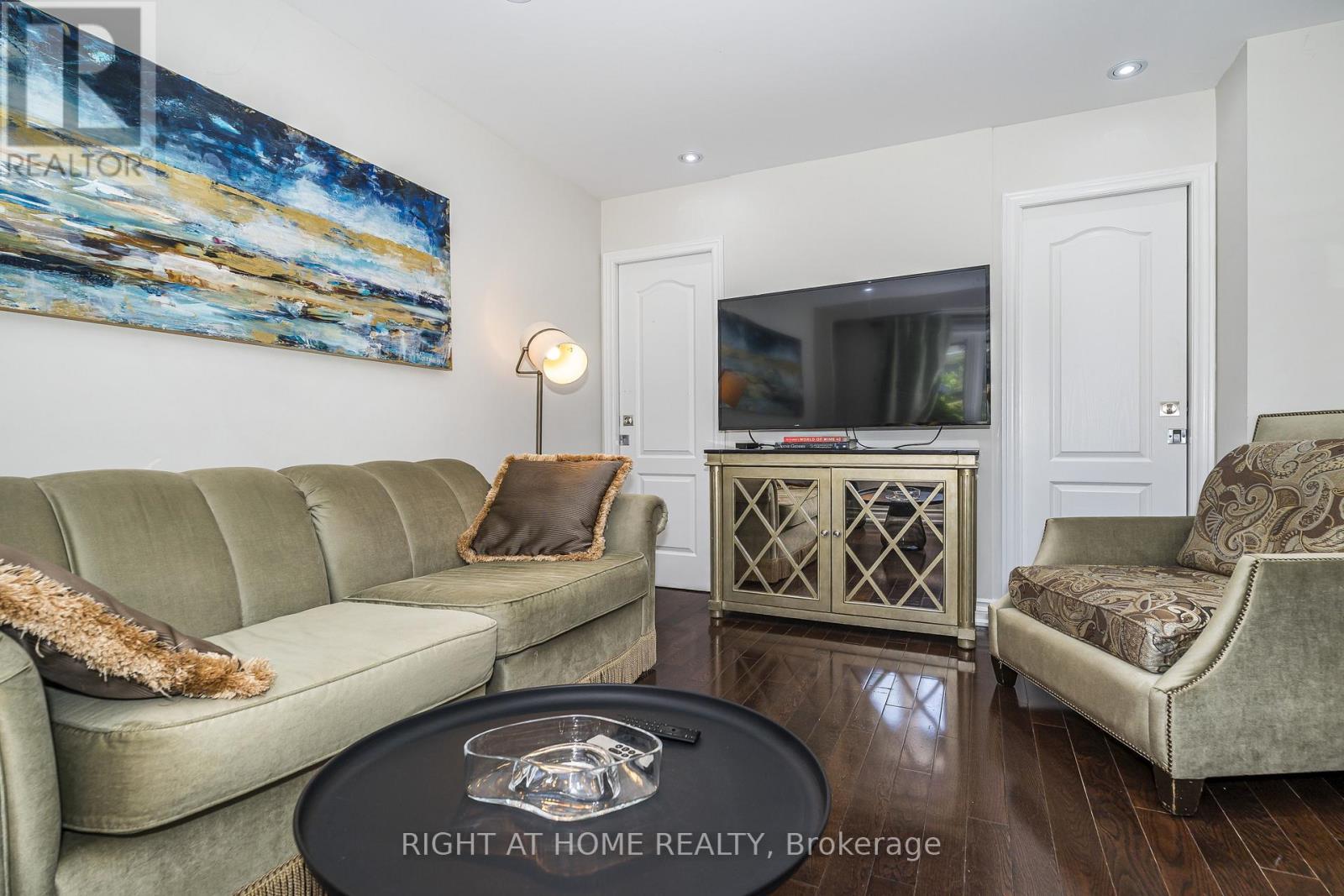 56 Penwick Crescent, Richmond Hill, Ontario  L4C 5B4 - Photo 12 - N13553734
