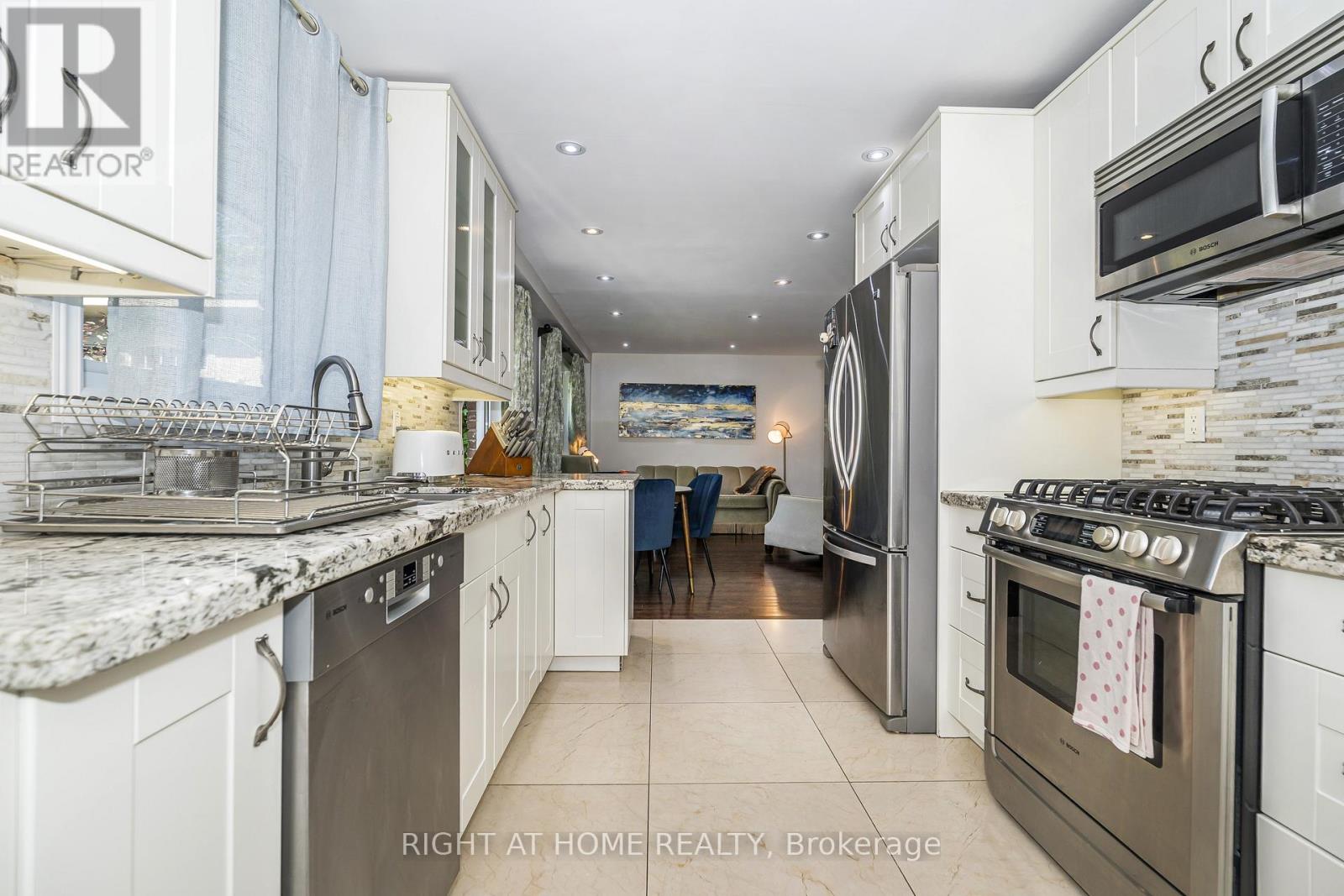 56 Penwick Crescent, Richmond Hill, Ontario  L4C 5B4 - Photo 10 - N13553734