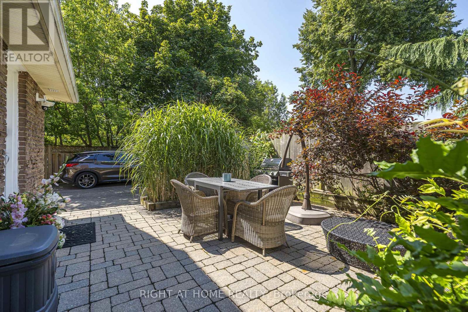 56 Penwick Crescent, Richmond Hill, Ontario  L4C 5B4 - Photo 2 - N13553734