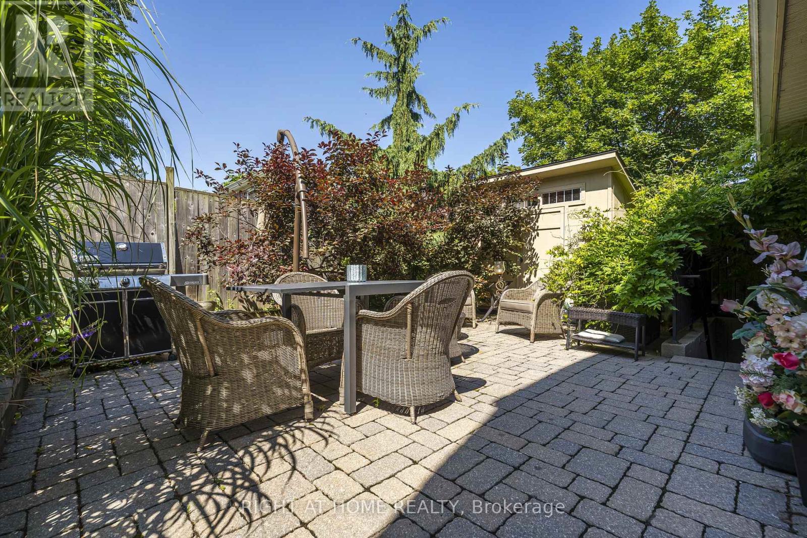 56 Penwick Crescent, Richmond Hill, Ontario  L4C 5B4 - Photo 3 - N13553734