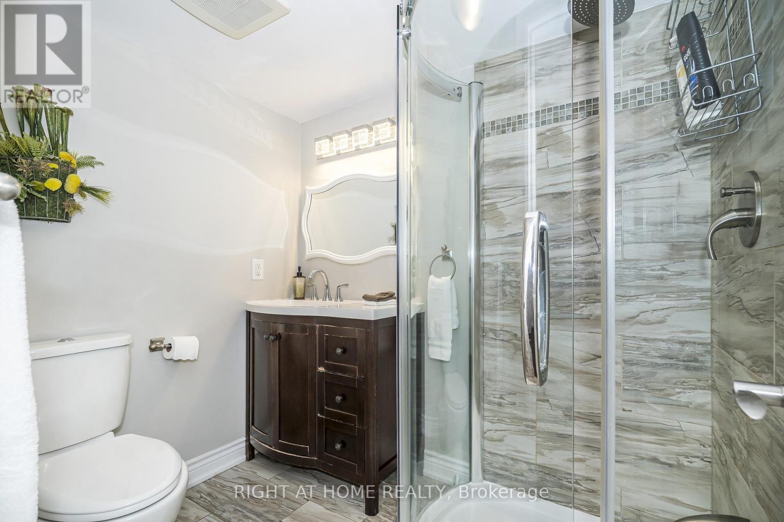 56 Penwick Crescent, Richmond Hill, Ontario  L4C 5B4 - Photo 28 - N13553734