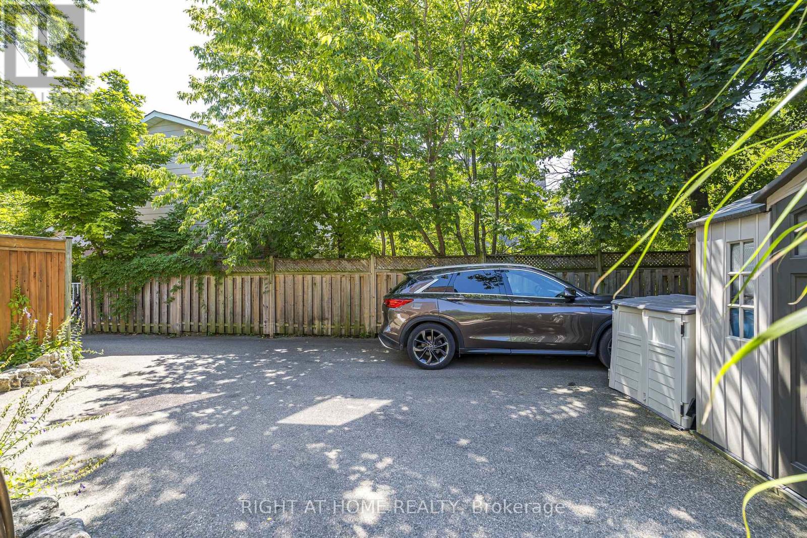 56 Penwick Crescent, Richmond Hill, Ontario  L4C 5B4 - Photo 4 - N13553734