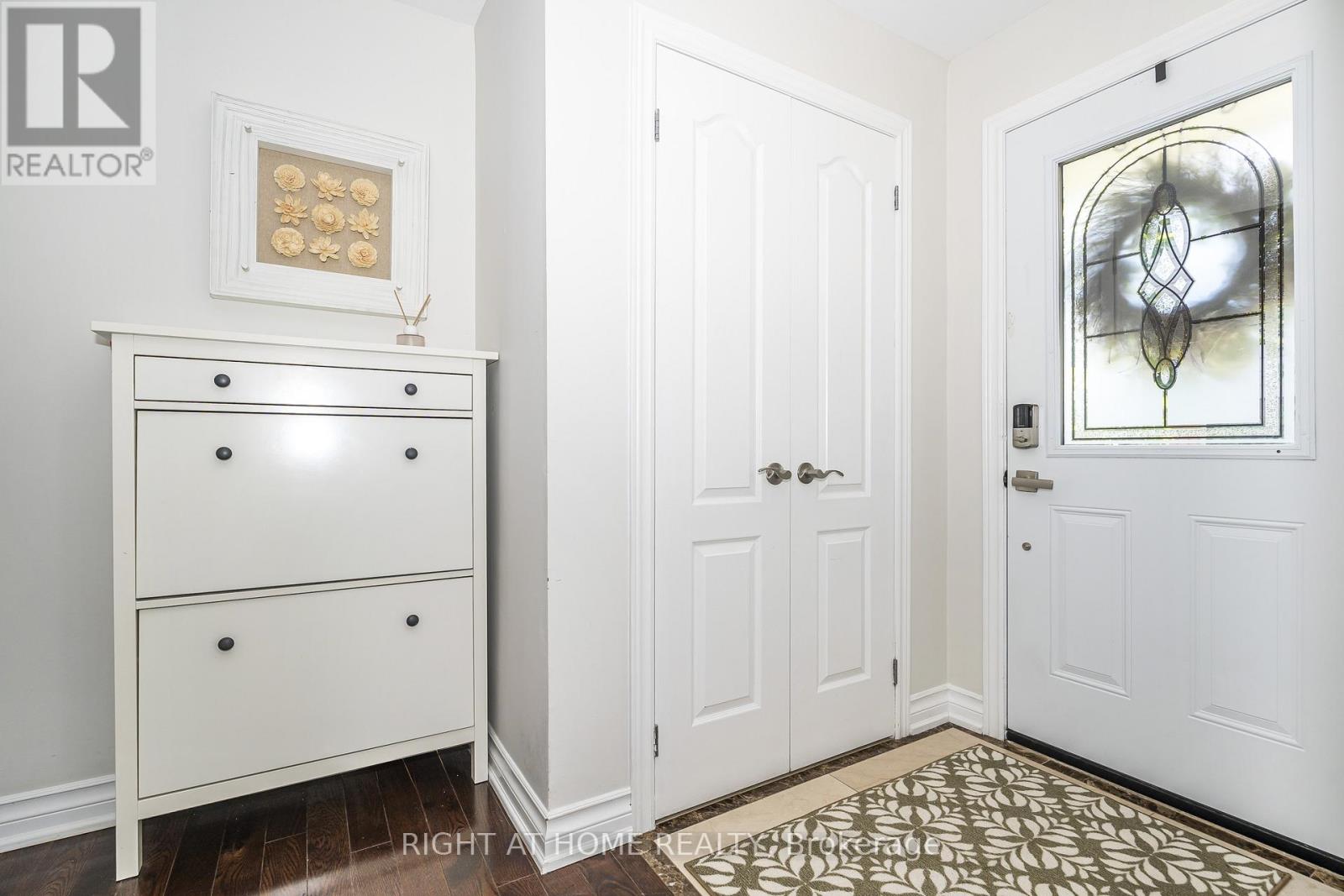 56 Penwick Crescent, Richmond Hill, Ontario  L4C 5B4 - Photo 6 - N13553734