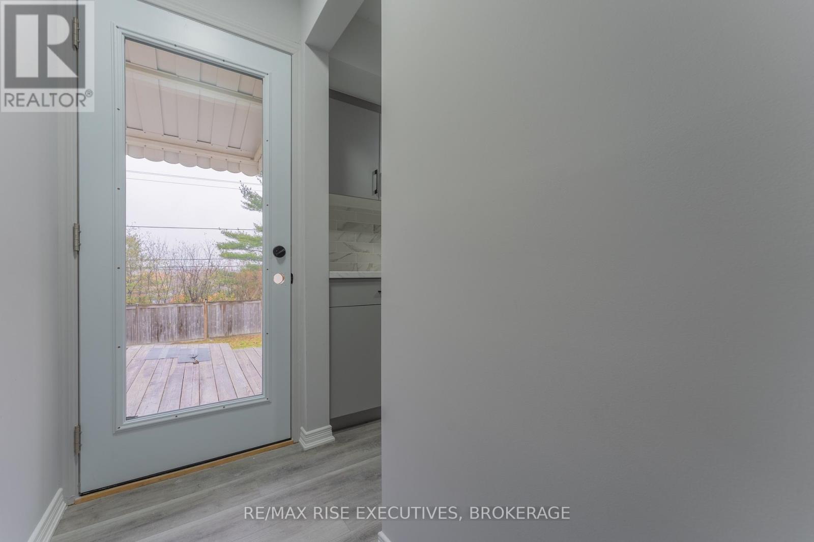 2 - 811 Overlea Court, Kingston, Ontario K7M 6Z8 - Photo 3 - X13589962