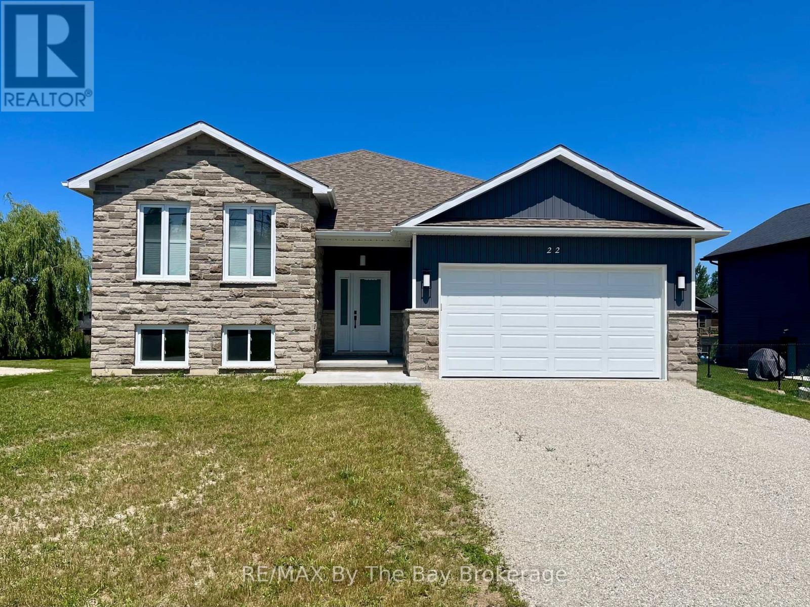 22 LAKESHORE ROAD, Wasaga Beach