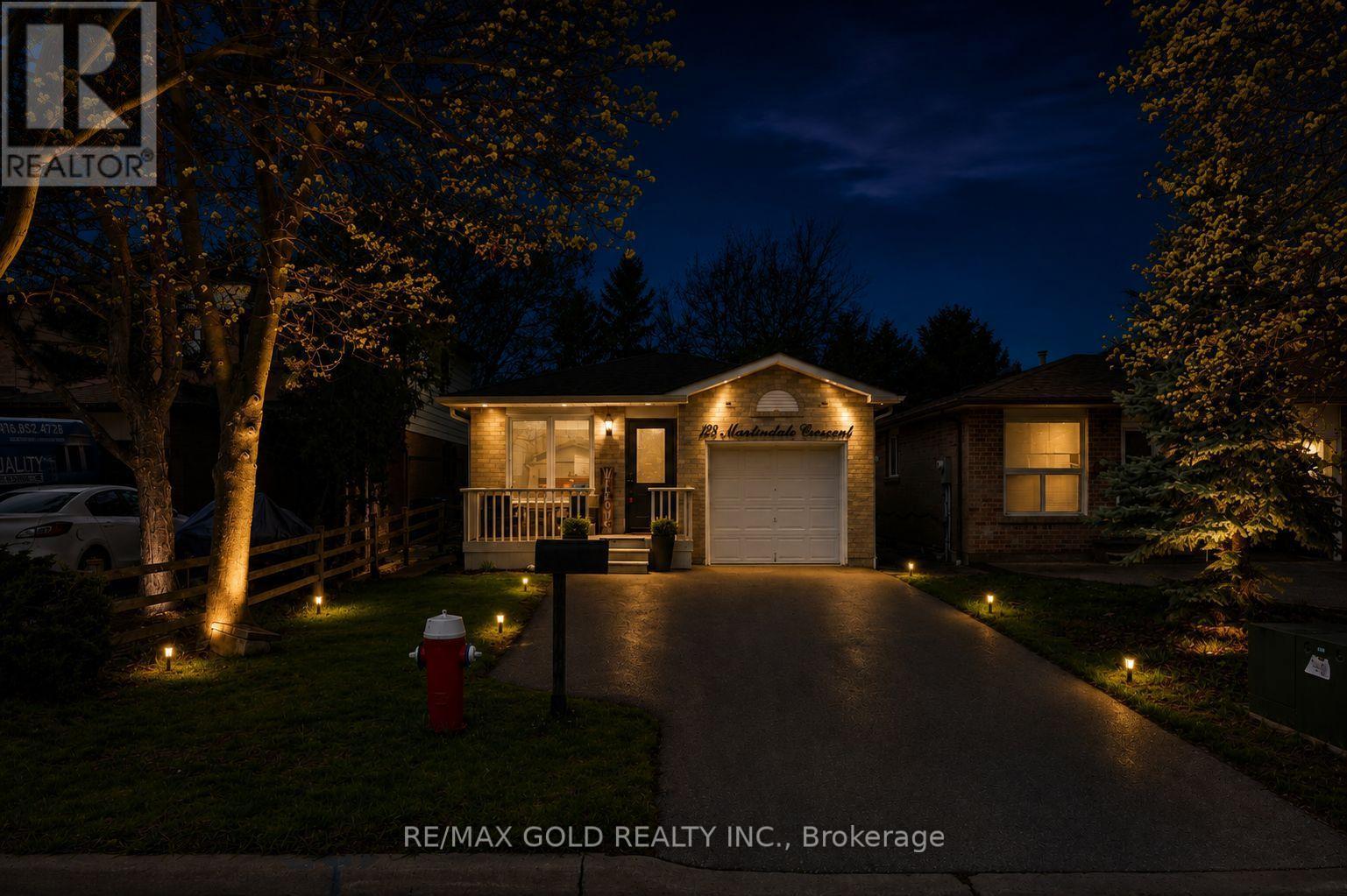 128 Martindale Crescent, Brampton, Ontario L6X 2V1 - Photo 1 - W13483590