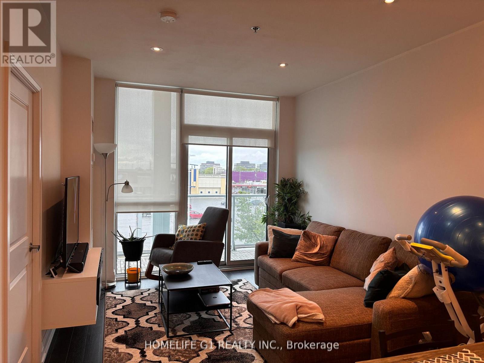 318 - 65 Speers Road, Oakville, Ontario  L6K 2E6 - Photo 1 - W13589978