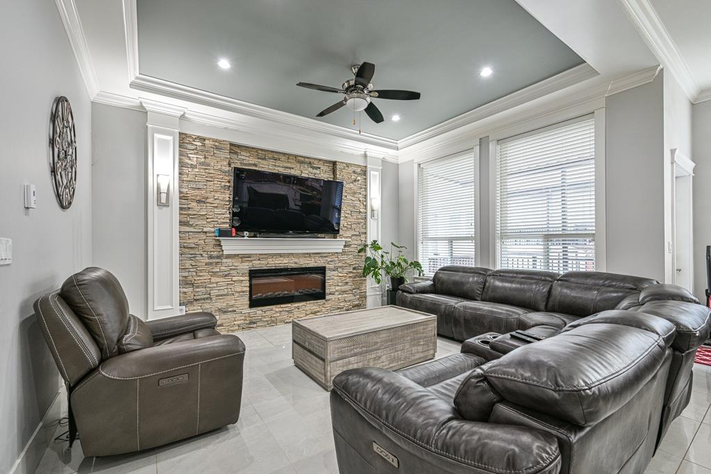 5916 139 Street, Surrey, British Columbia  V3X 0G6 - Photo 5 - R3148359
