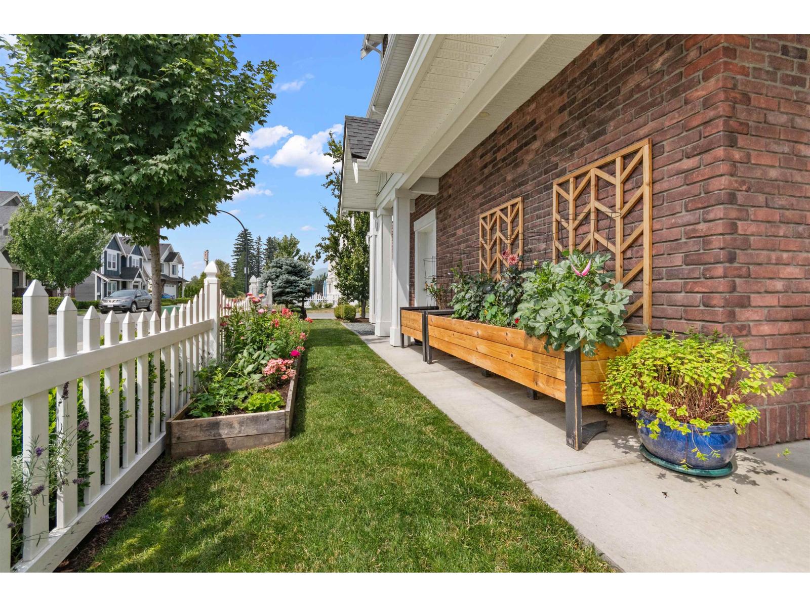 5457 Driftwood Street, Sardis South, Chilliwack, British Columbia  V2R 6A3 - Photo 3 - R3148483