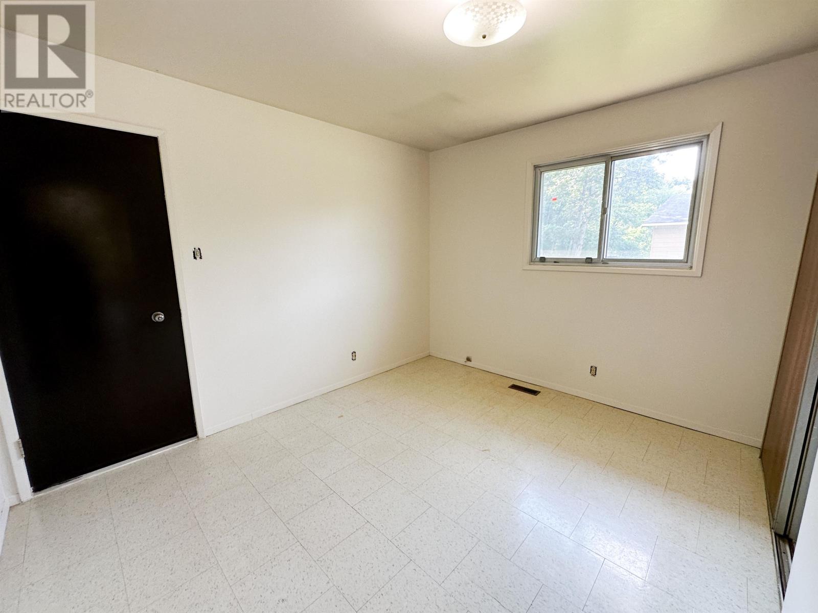 78/80 Birch Dr, Ear Falls, Ontario  P0V 1T0 - Photo 11 - TB2601943
