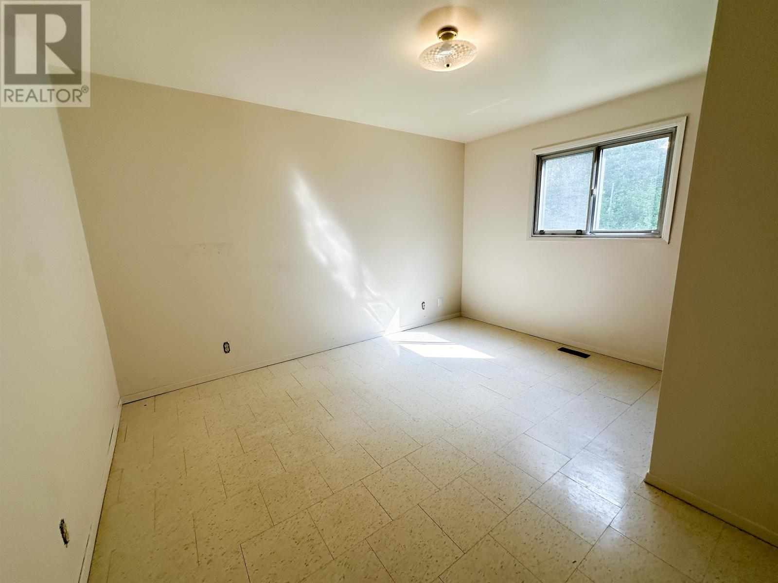 78/80 Birch Dr, Ear Falls, Ontario  P0V 1T0 - Photo 12 - TB2601943