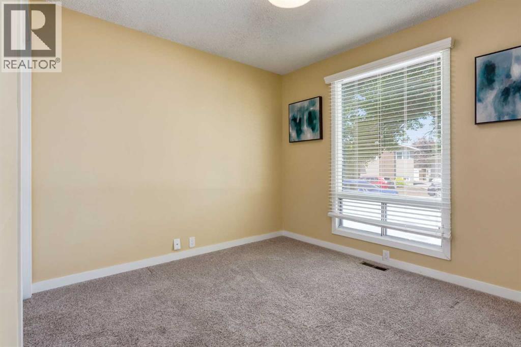 32 Berkley Place Nw, Calgary, Alberta  T3K 1A7 - Photo 24 - A2328890