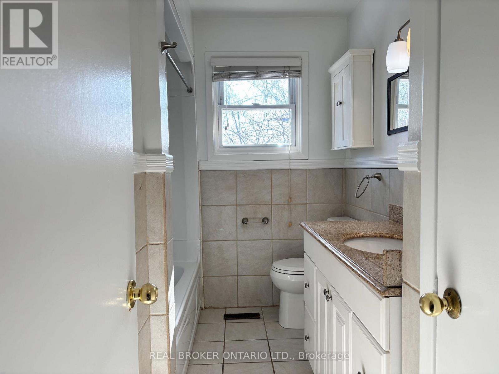 Main Fl - 327 Dover Street, Oshawa, Ontario L1G 6G7 - Photo 11 - E13590170