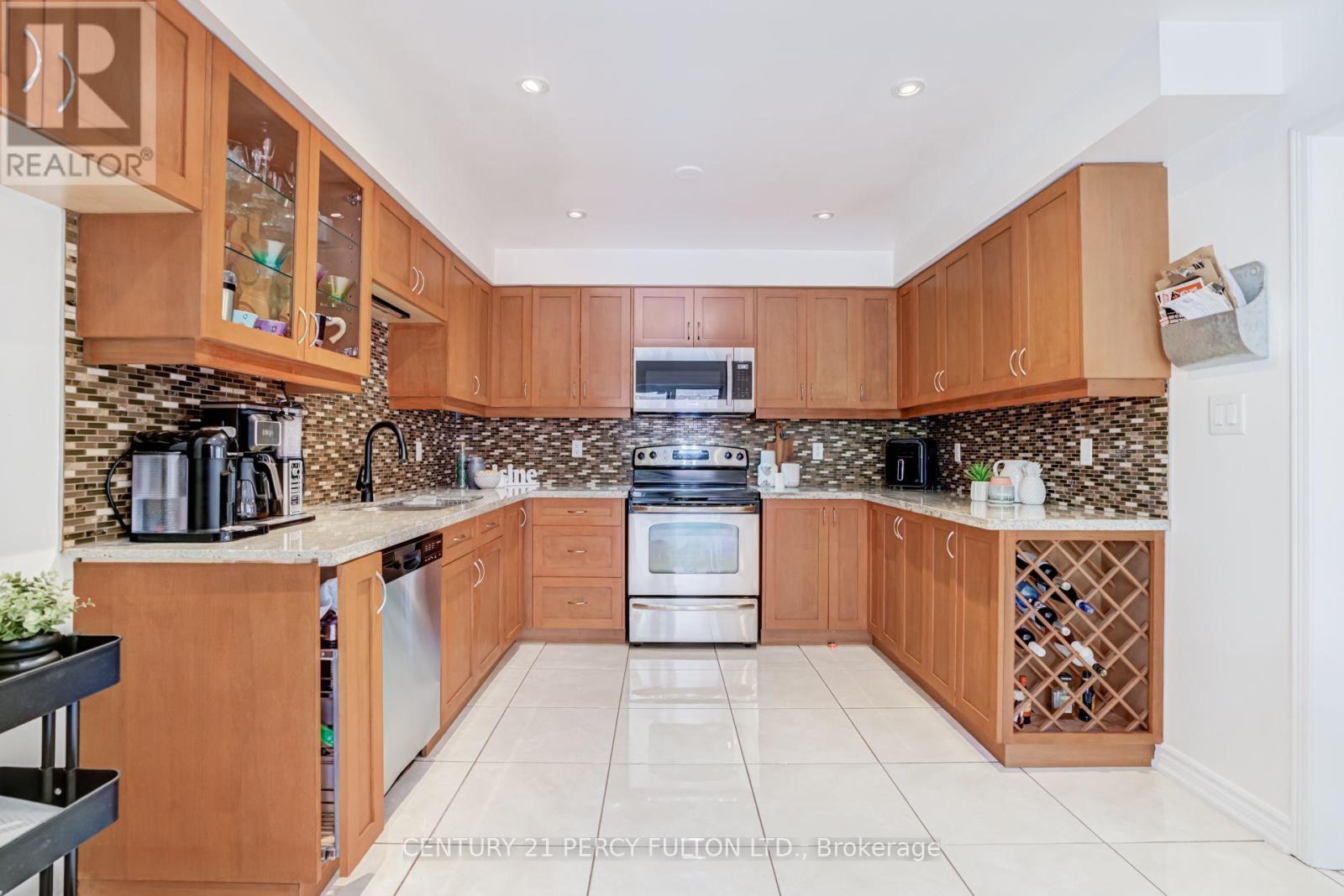 375 Chickadee Court, Pickering, Ontario  L1V 6Y4 - Photo 12 - E13590198