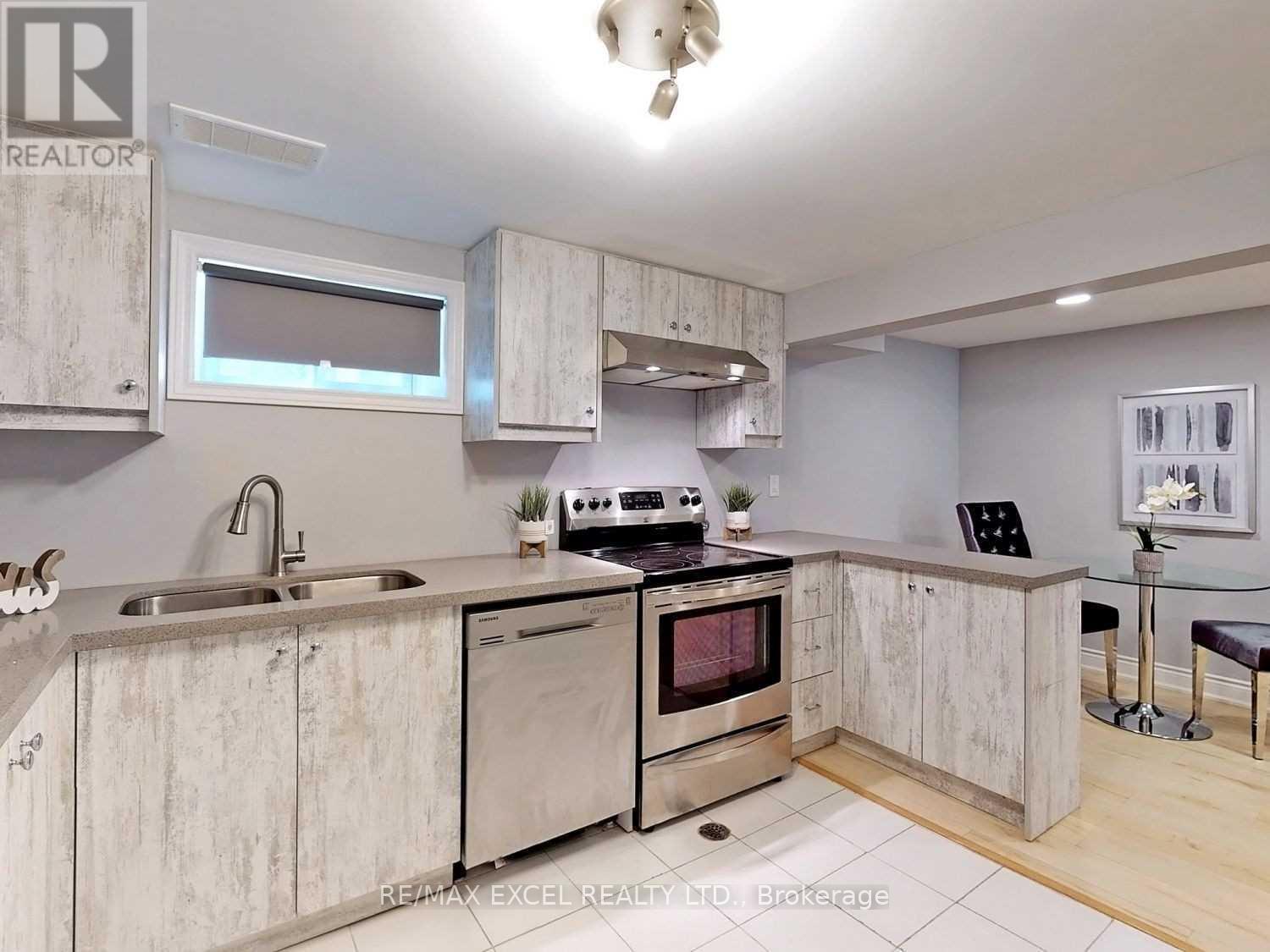 91 Rockport Crescent, Richmond Hill, Ontario  L4C 2L9 - Photo 5 - N13590046