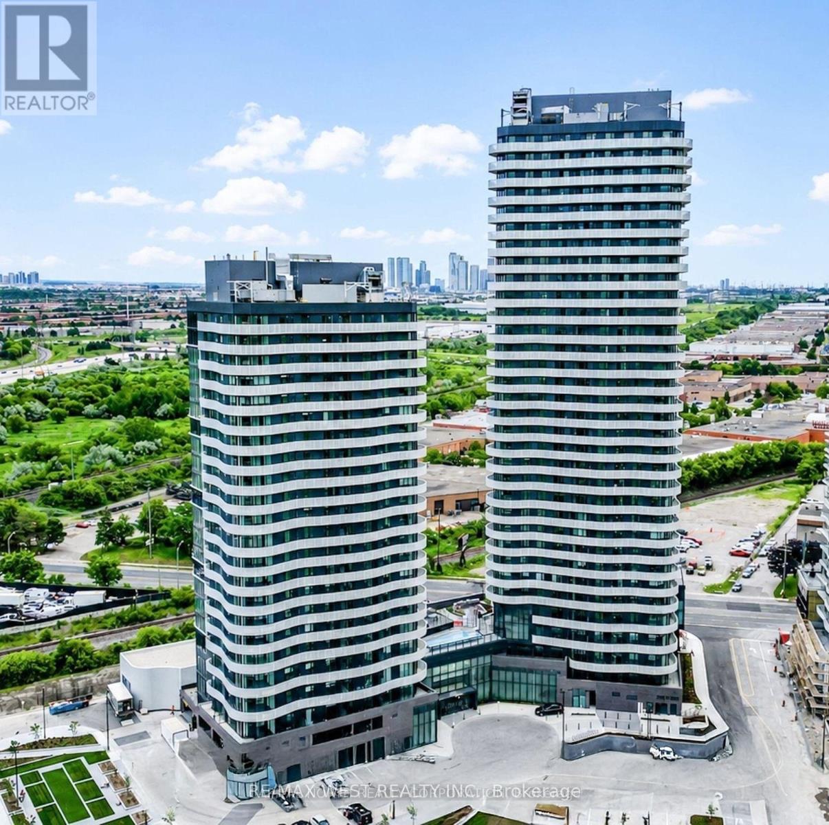 1301 - 10 FLAVELLE TRAIL, Vaughan (Steeles West Industrial)