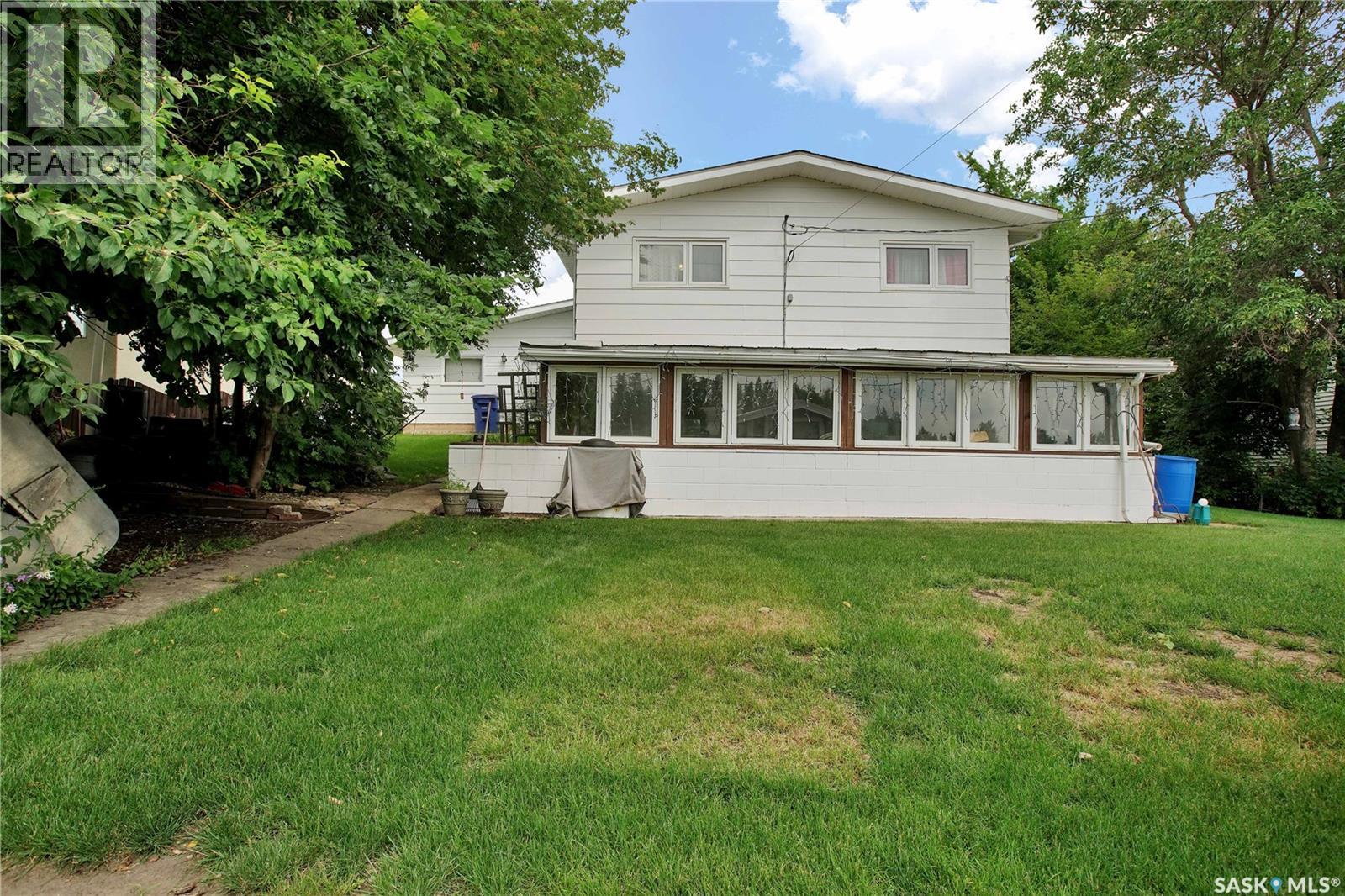 1005 10th Street, Rosthern, Saskatchewan  S0K 3R0 - Photo 2 - SK043167