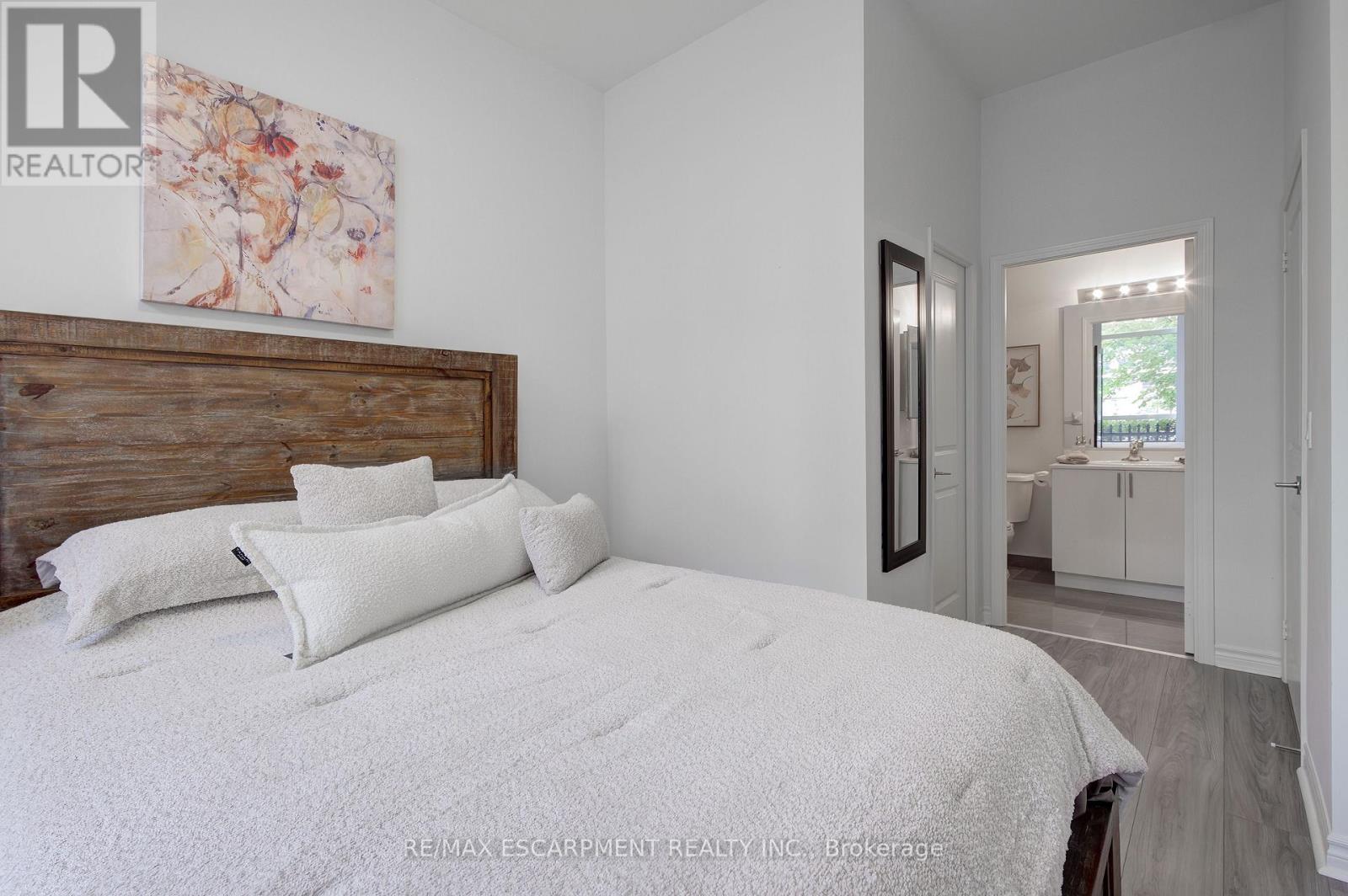 107 - 349 Rathburn Road W, Mississauga, Ontario  L5B 0G9 - Photo 7 - W13590018