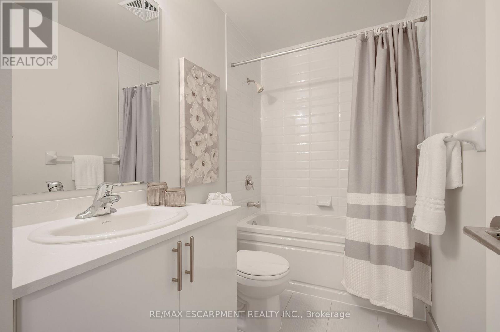 107 - 349 Rathburn Road W, Mississauga, Ontario  L5B 0G9 - Photo 9 - W13590018