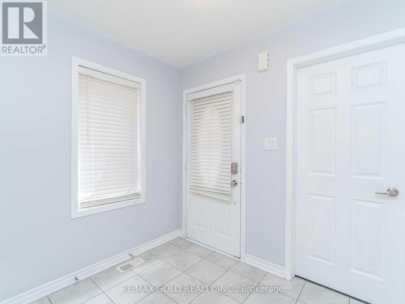 102 Leadenhall Road, Brampton, Ontario L7A 4G9 - Photo 3 - W13590234