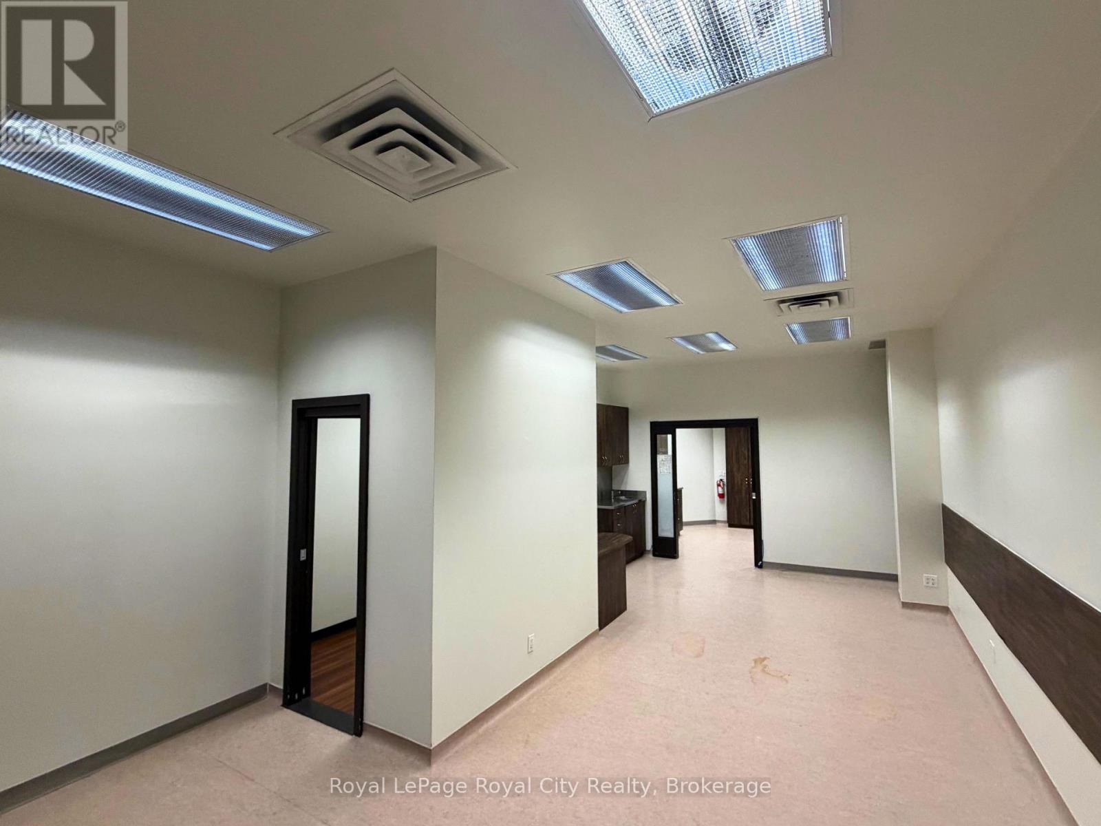 105b - 21 Surrey Street W, Guelph, Ontario  N1H 3R3 - Photo 2 - X13231346