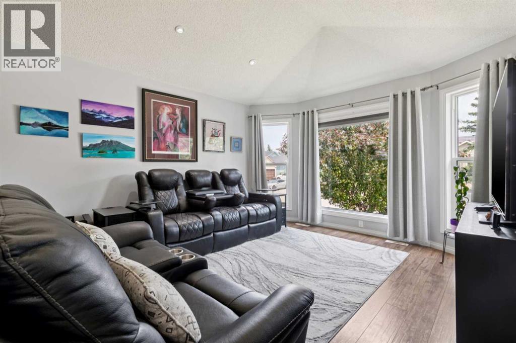 336 Coventry Close Ne, Calgary, Alberta  T3K 4C5 - Photo 2 - A2325594