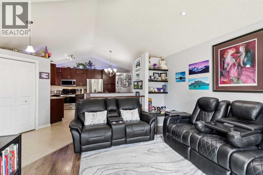 336 Coventry Close Ne, Calgary, Alberta  T3K 4C5 - Photo 4 - A2325594