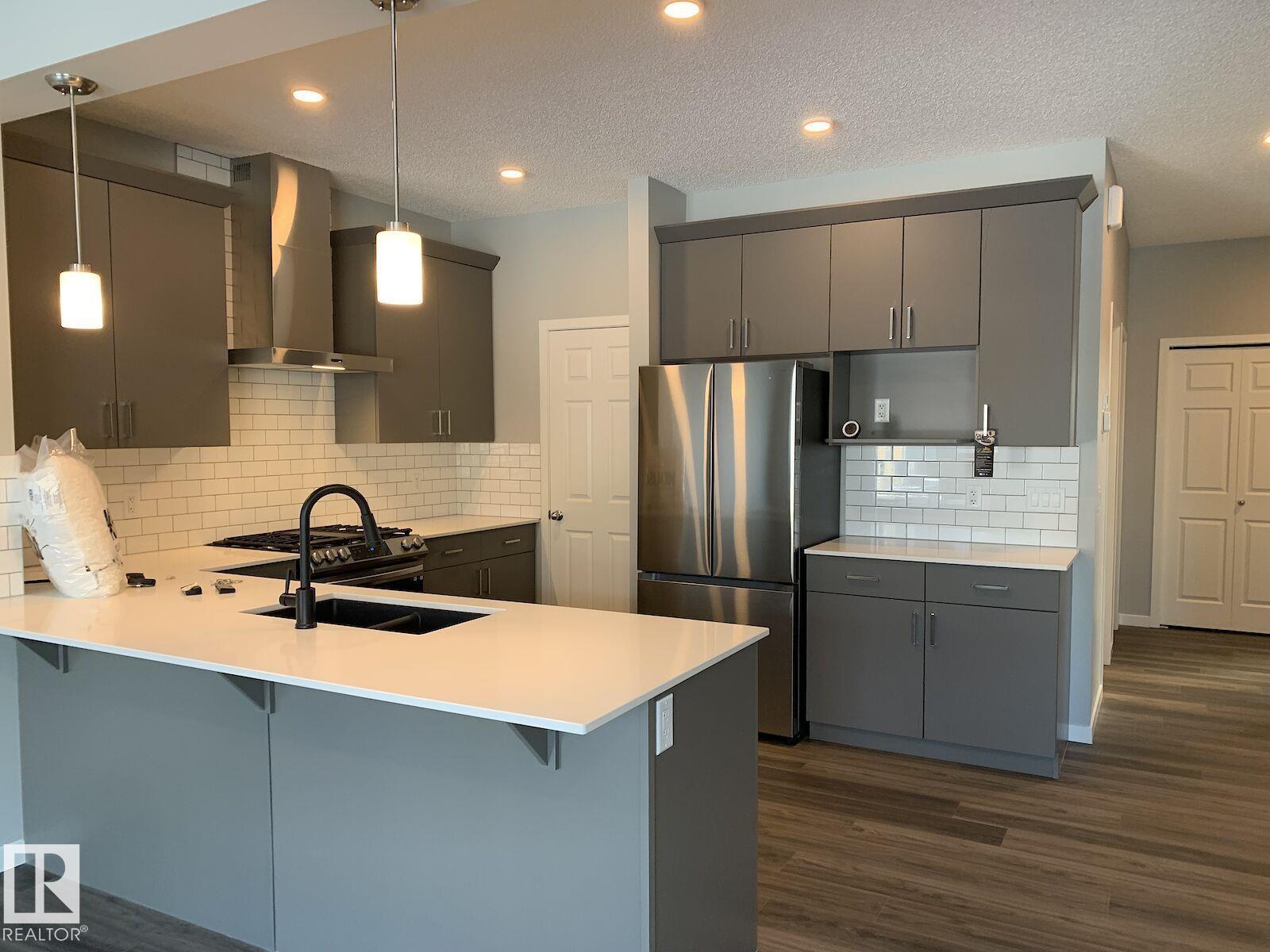 9871 226 St NW, Edmonton, Alberta  T5T 7V2 - Photo 2 - E4499519
