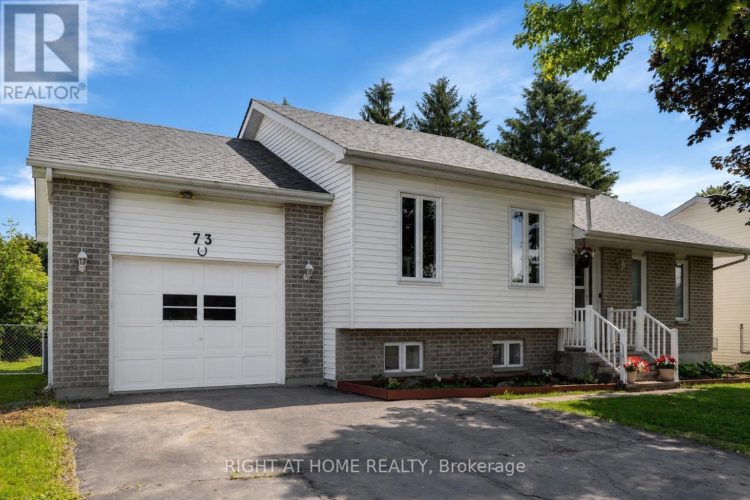 73 CASTLEBEAU STREET, Russell, Ontario
